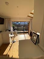 2 Bed - Very Convenient Location - South Terrace