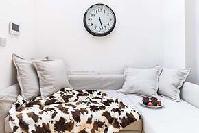 2 Bed - Very Convenient Location - South Terrace