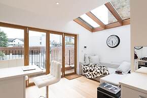 2 Bed - Very Convenient Location - South Terrace