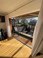 2 Bed - Very Convenient Location - South Terrace