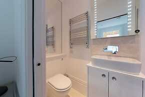 2 Bed - Very Convenient Location - South Terrace