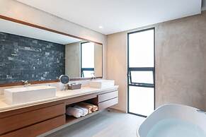 Luxury Apartment at Panoramic