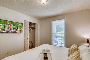 New- Tranquil & Gorgeous Countryside 3br/2bath Home on 1 Acre - 20 Min