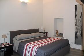 The Window on the Cathedral - Studio Apartment