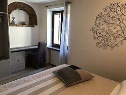 The Window on the Cathedral - Superior