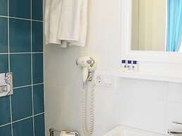 A Warmly Welcome Home to Star Holiday Hotel 6