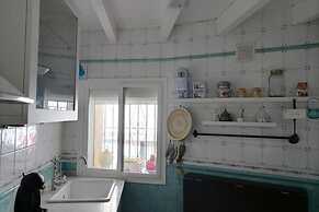 Casa Maruja en Cutar con Jacuzzi y Wifi Fibra