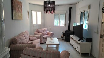 Casa Maruja en Cutar con Jacuzzi y Wifi Fibra