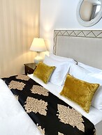 MONDRIAN Luxury Suites & Villas