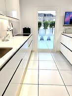 MONDRIAN Luxury Suites & Villas