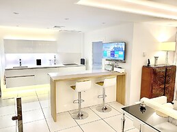 MONDRIAN Luxury Suites & Villas