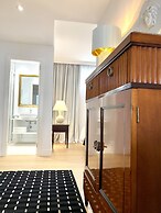 MONDRIAN Luxury Suites & Villas