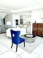 MONDRIAN Luxury Suites & Villas