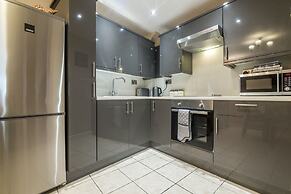 Harry's - 2 Bedroom Holiday Home - Tenby