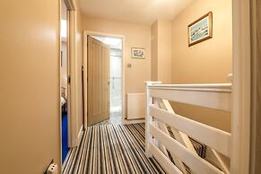 Harry's - 2 Bedroom Holiday Home - Tenby