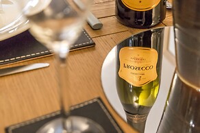 Harry's - 2 Bedroom Holiday Home - Tenby