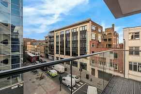 Two Bed Serviced Apt in Old Street