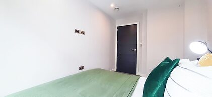 Two Bed Serviced Apt in Old Street