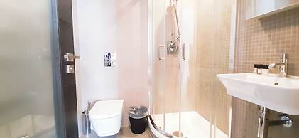 Two Bed Serviced Apt in Old Street