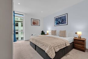 Two Bed Serviced Apt in Old Street