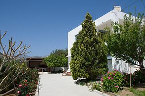 Family Holidays House Koutsouras by GHH