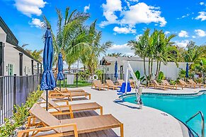 Pelican Post at Anna Maria Island Inn