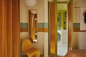 MOOD HAUS by DW - 70's Retro Stays