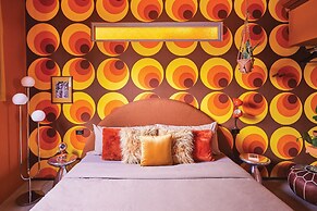 MOOD HAUS by DW - 70's Retro Stays
