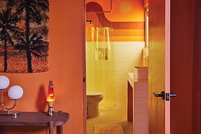MOOD HAUS by DW - 70's Retro Stays