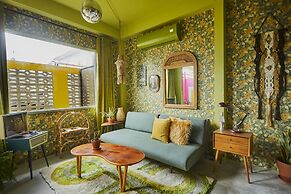 MOOD HAUS by DW - 70's Retro Stays