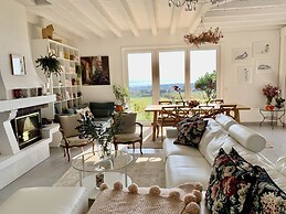 Stunning 6-bed Villa in Etoy
