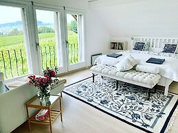 Stunning 6-bed Villa in Etoy