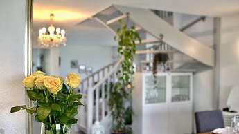 Stunning 6-bed Villa in Etoy