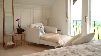 Stunning 6-bed Villa in Etoy