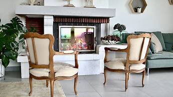 Stunning 6-bed Villa in Etoy