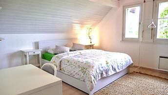 Stunning 6-bed Villa in Etoy