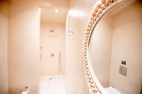 Oyster Luxury Suites