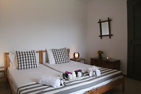 Alekos Beach Houses-Romance