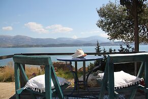 Alekos Beach Houses-Romance