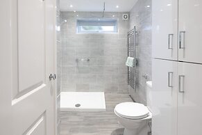 Captivating 2-bed Villa in Millendreath Near Looe