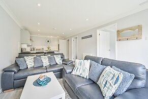 Captivating 2-bed Villa in Millendreath Near Looe