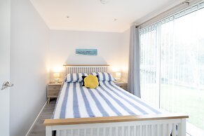 Captivating 2-bed Villa in Millendreath Near Looe