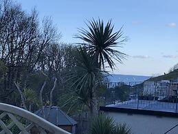 Captivating 2-bed Villa in Millendreath Near Looe