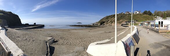 Captivating 2-bed Villa in Millendreath Near Looe