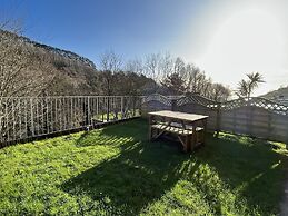 Captivating 2-bed Villa in Millendreath Near Looe