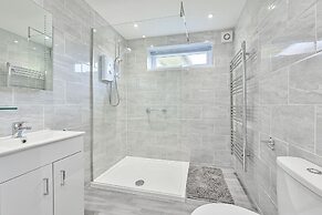 Captivating 2-bed Villa in Millendreath Near Looe