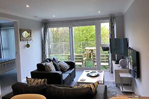 2 Bed Villa Sleeps 4 - Wifi, Garden, Sea Views