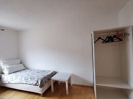 Apartment Close to Lake Ferienwohnung Seenah