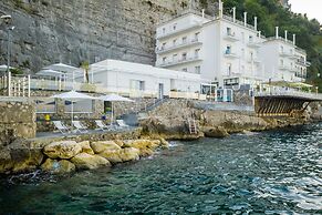 Beachfront Villa Sorrento & private sea access