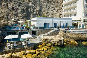 Beachfront Villa Sorrento & private sea access